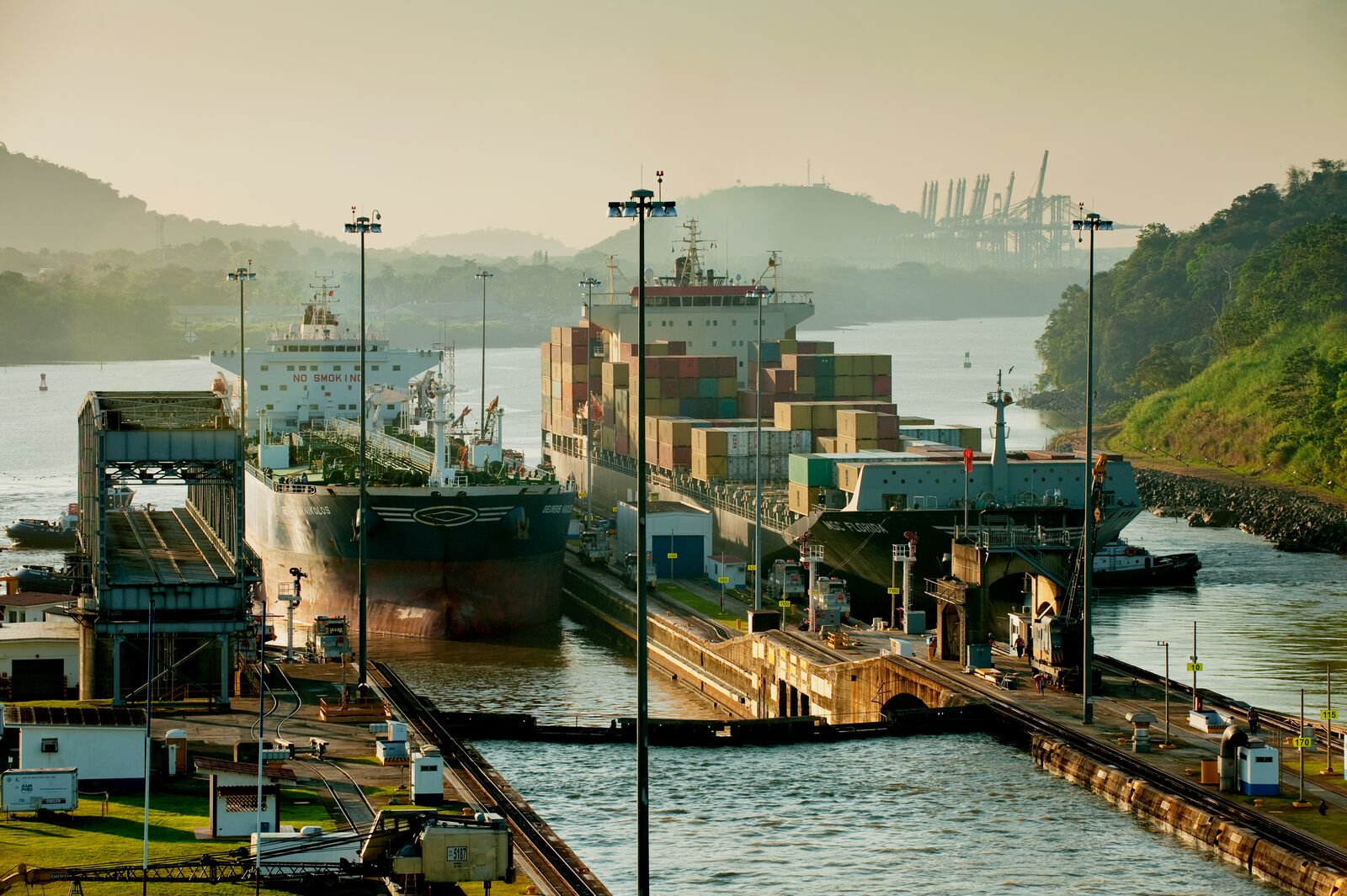 Esclusas de Miraflores, Canal de Panamá